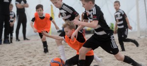 Finále turnaje E.ON Beach Junior Cup v plážové kopané pro hráče kategorie U9 vyhrálo Dynamo ČB.