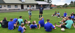 Letní přípravu zahájila Blatná již v neděli 8. července v azylu na hřišti v Sedlici. Hráče přivítali trenéři Brabec s Remešem.