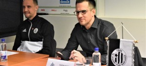 Martin Vozábal na středeční tiskovce Dynama ČB, kde zastupoval klub z pozice generálního manažera.
