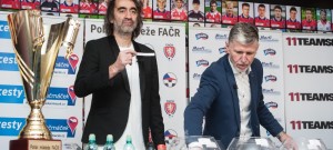 Dlouholetý ambasador Jakub Kohák a Jaroslav Šilhavý, trenér národního týmu, losují jarní finálové turnaje.
