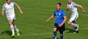 Lom (v modrém) prohrál derby se Soběslaví.