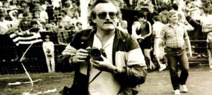 Petr Vitoň strávil s fotbalem na Dynamu řadu let. Na snímku při oslavě záchrany 1. ligy s Prešovem (1986).