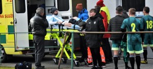 Olešnická posila Daniel Jenne je se zlomenou nohou odvážen do nemocnice
