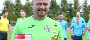 Jan Vančura po vítězství ve finále okresního poháru s cenou pro nejlepšího hráče.